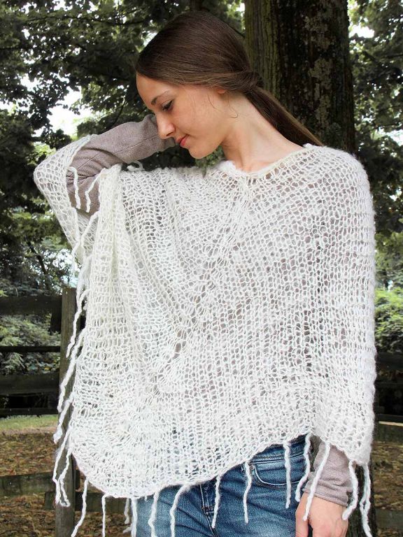 poncho di lana bianco rustico