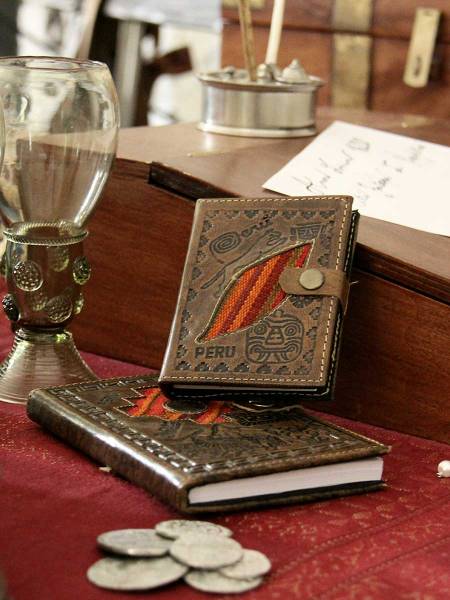 Peru Leder Bücher