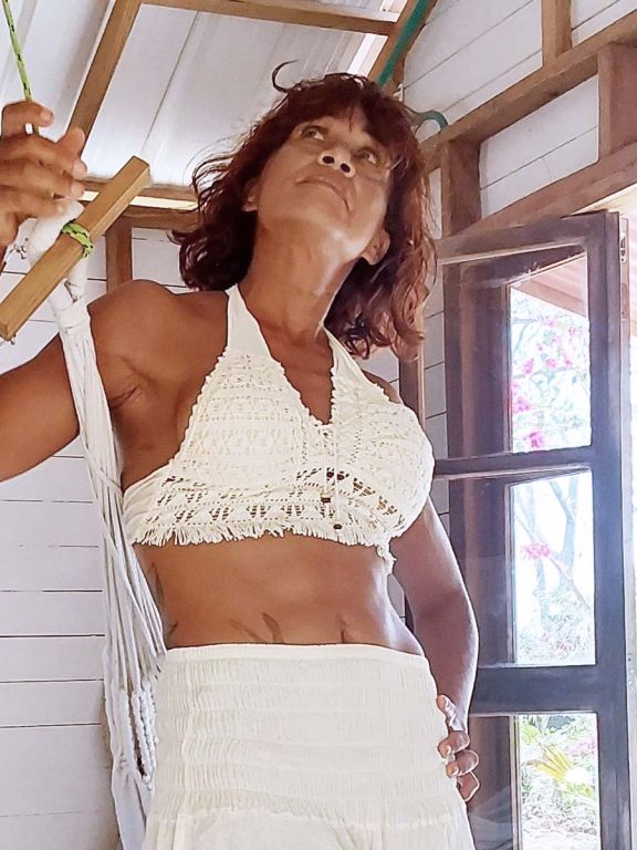 Top allacciato al collo Sally.